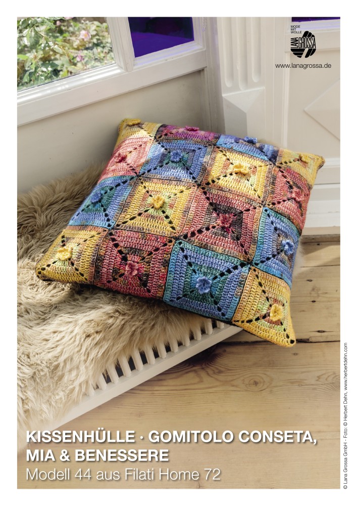 Kissenhülle aus quadratischen Häkelmotiven „Gomitolo Conseta, Mia & Benessere“
